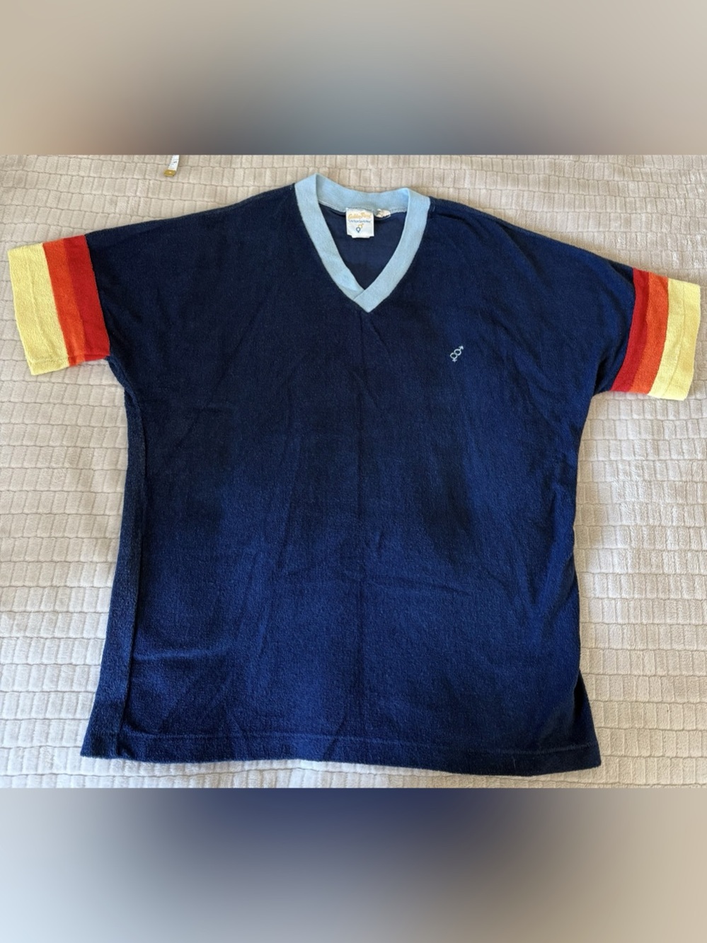 GoldenBreed Color Block V-Neck Tee Blue & Red Size Medium